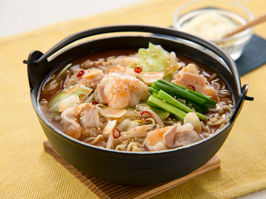トマトみそもつ鍋ラーメン